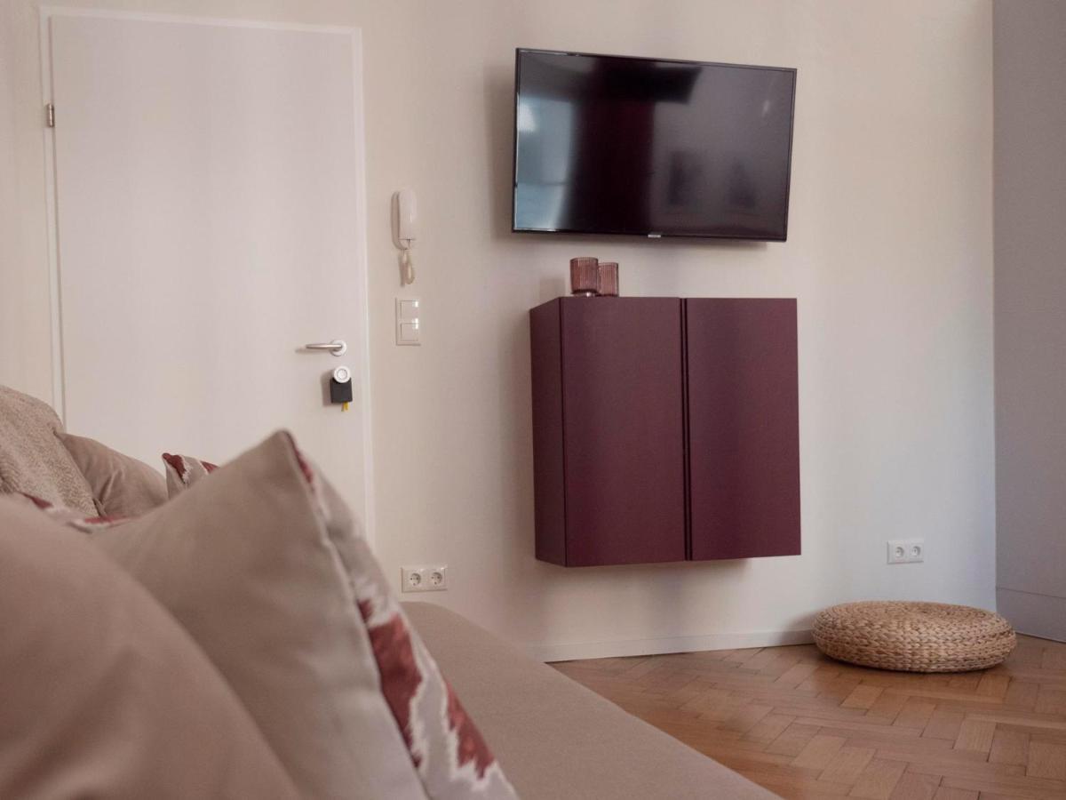 Red Flat By Grazrentals Direct By & Free Parking Apartment *